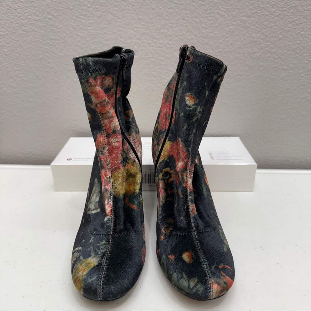 MIA Velveteen Boots Size 6 Floral Velvet Shoes Lux Comfy Block Heel Fall - Picture 2 of 8